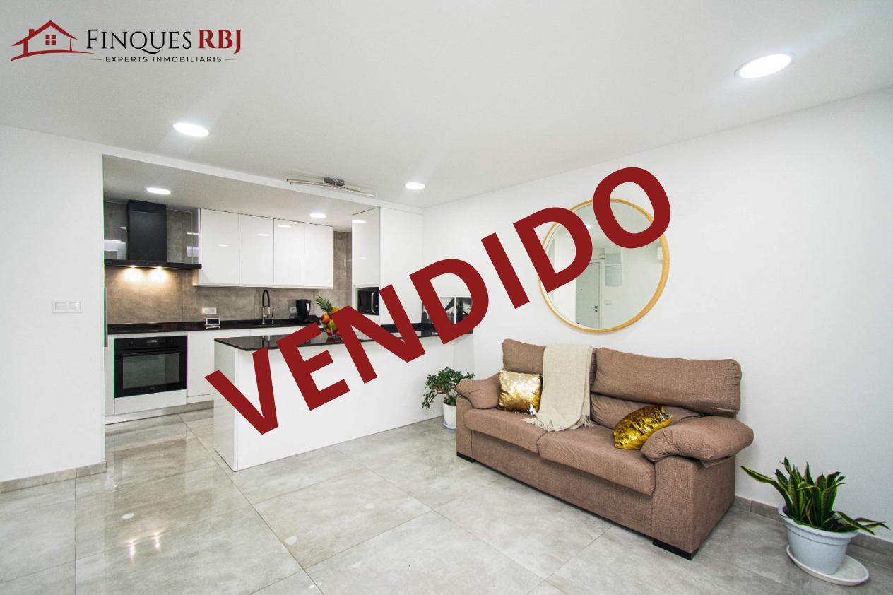 Piso exterior reformado junto a Santa Catalina – listo para entrar a vivir
