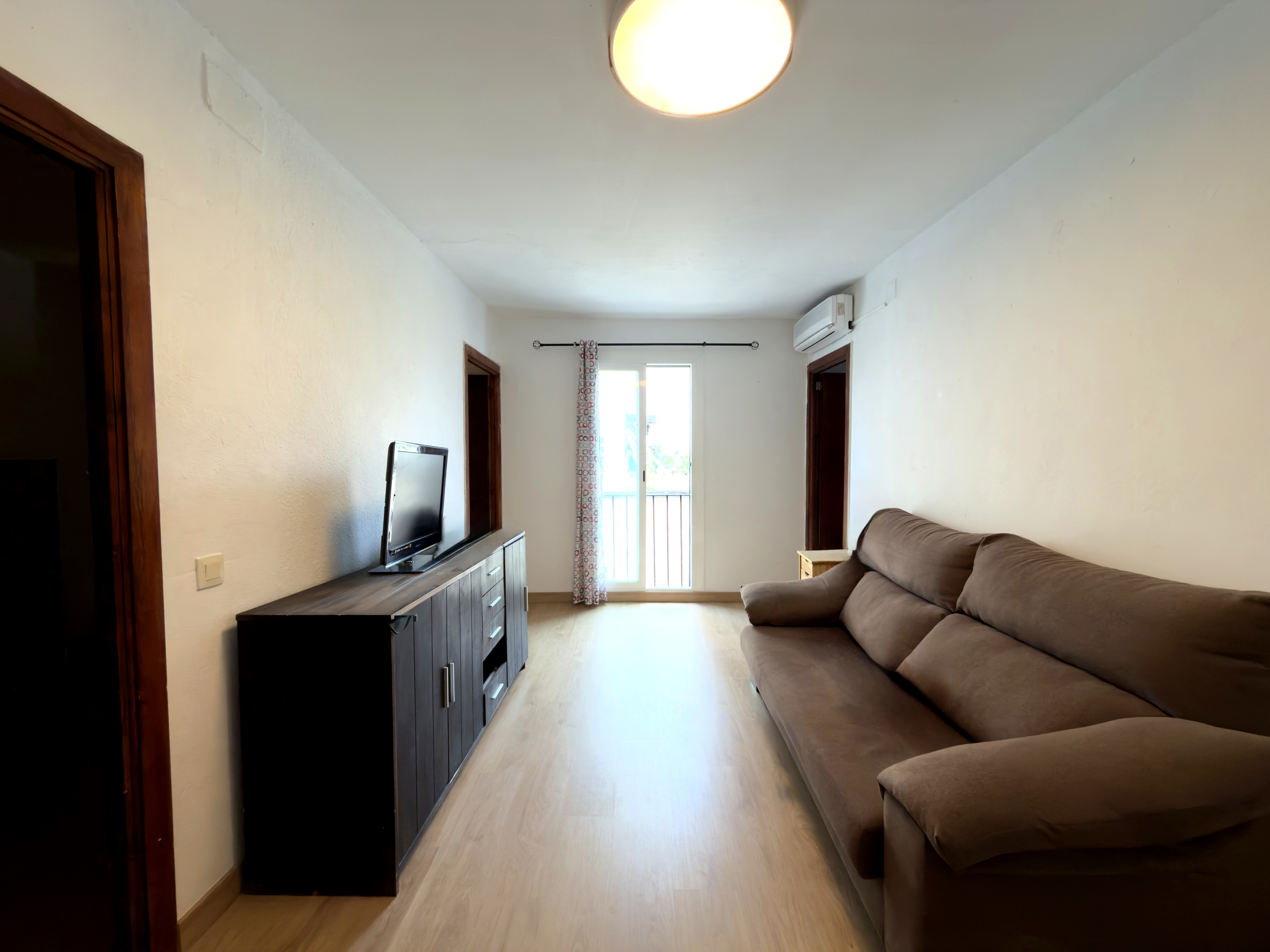 Apartamento con entrada independiente a 300 m del mar – Coll d’en Rabassa