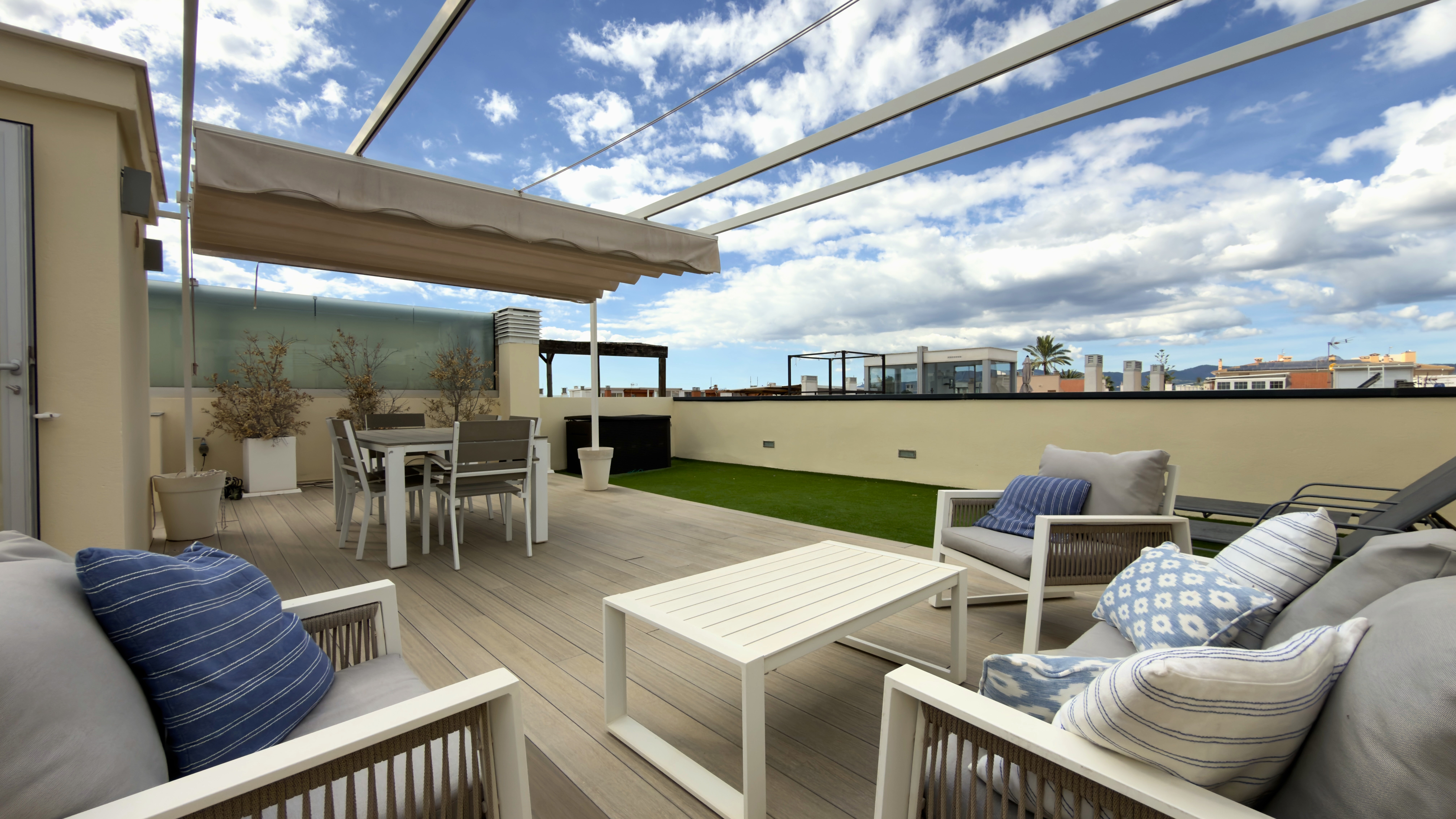 APARTAMENTO DE LUJO A PASOS DE LA PLAYA CON VISTAS AL MAR